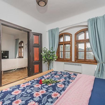 Carolina'S Romantic Apartment Hradec Králové Exterior foto